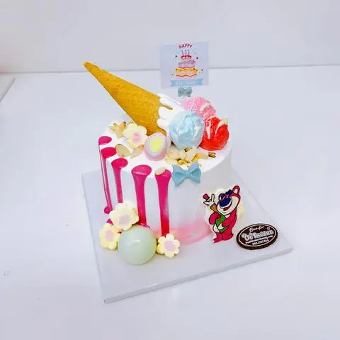 Hình ảnh bánh kem mini gấu dâu nhỏ ốc quế