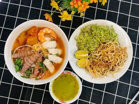 Hình ảnh Bún Thái hải sản