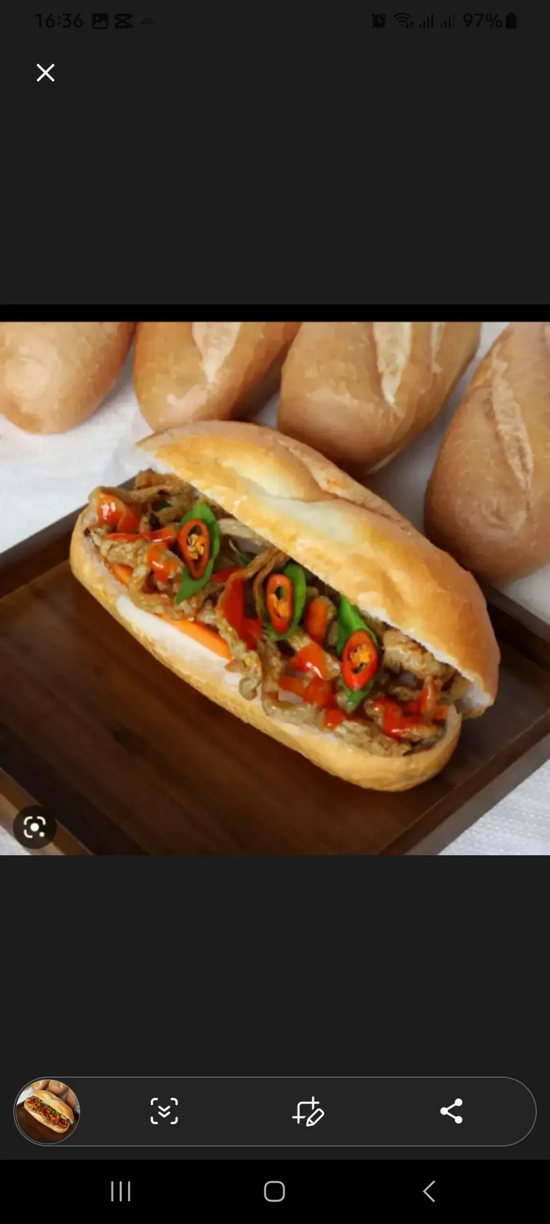 Hình ảnh bánh mì chả cá nóng giòn