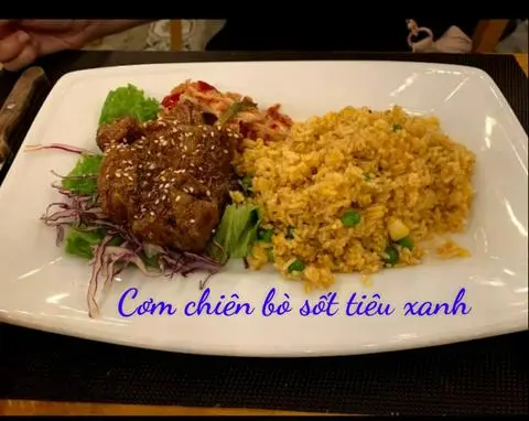Hình ảnh cơm chiên bò sốt tiêu xanh