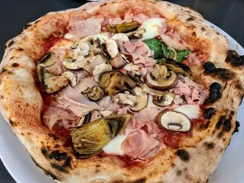 Hình ảnh Capricciosa Pizza