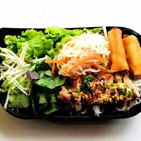 Hình ảnh Bún Thịt Nướng Thập Cẩm +Chả giò thêm (1 cuốn) 