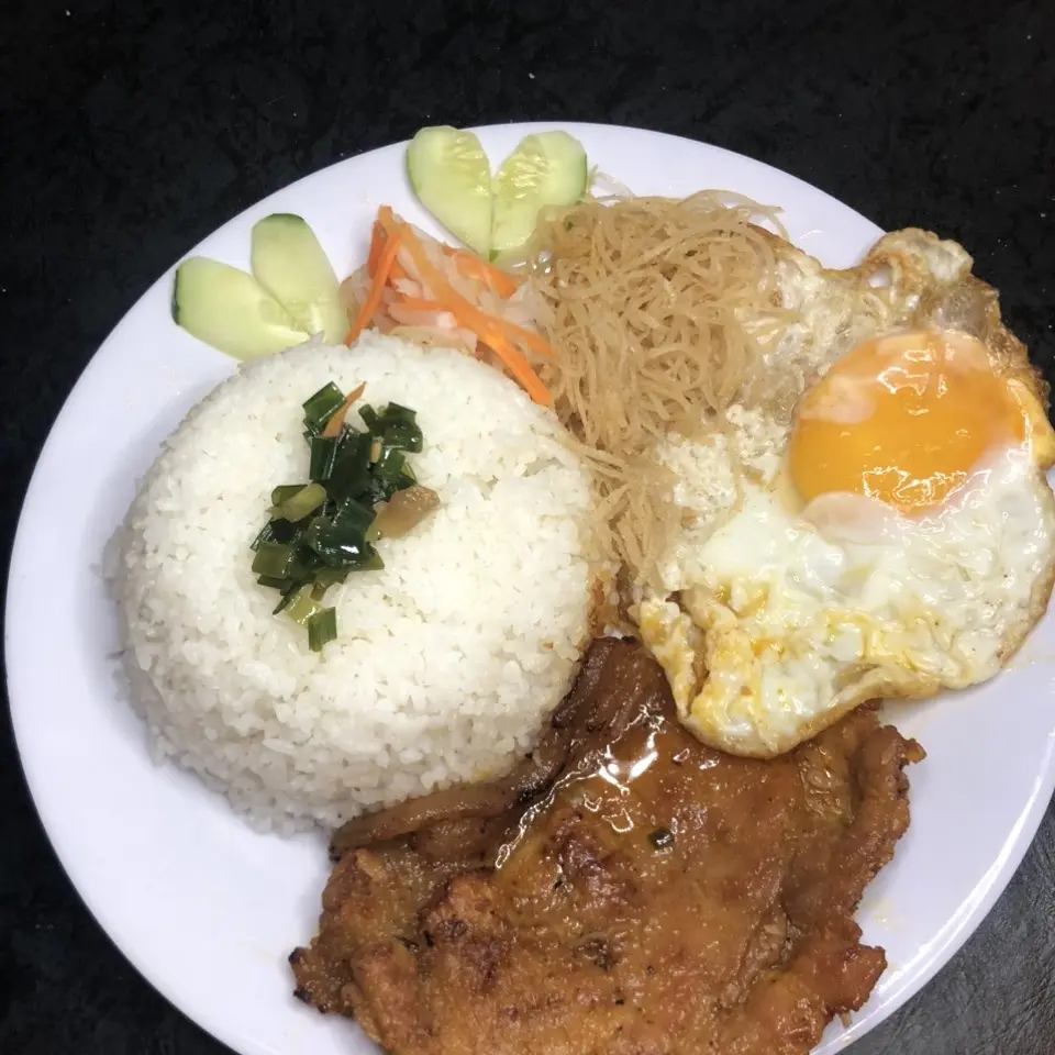 Hình ảnh Cơm Sườn Bì Trứng 