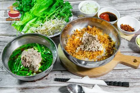 Hình ảnh Hủ tiếu xương thường khô