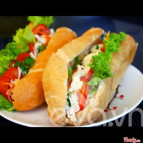 Hình ảnh Bánh Mì Thit Chả Xúc Xích