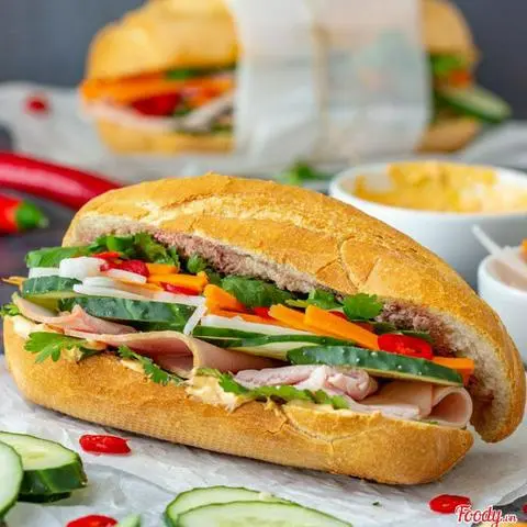Hình ảnh Bánh Mì Thịt Chả Thêm Ốp La