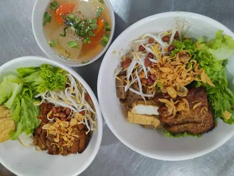 Hình ảnh Mì trộn sate chay