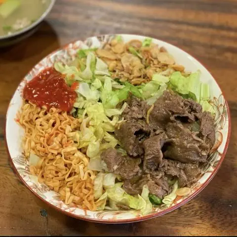 Hình ảnh Mì trộn bò ba chỉ 