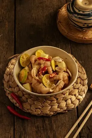 Hình ảnh Chân gà rút xương sốt thái