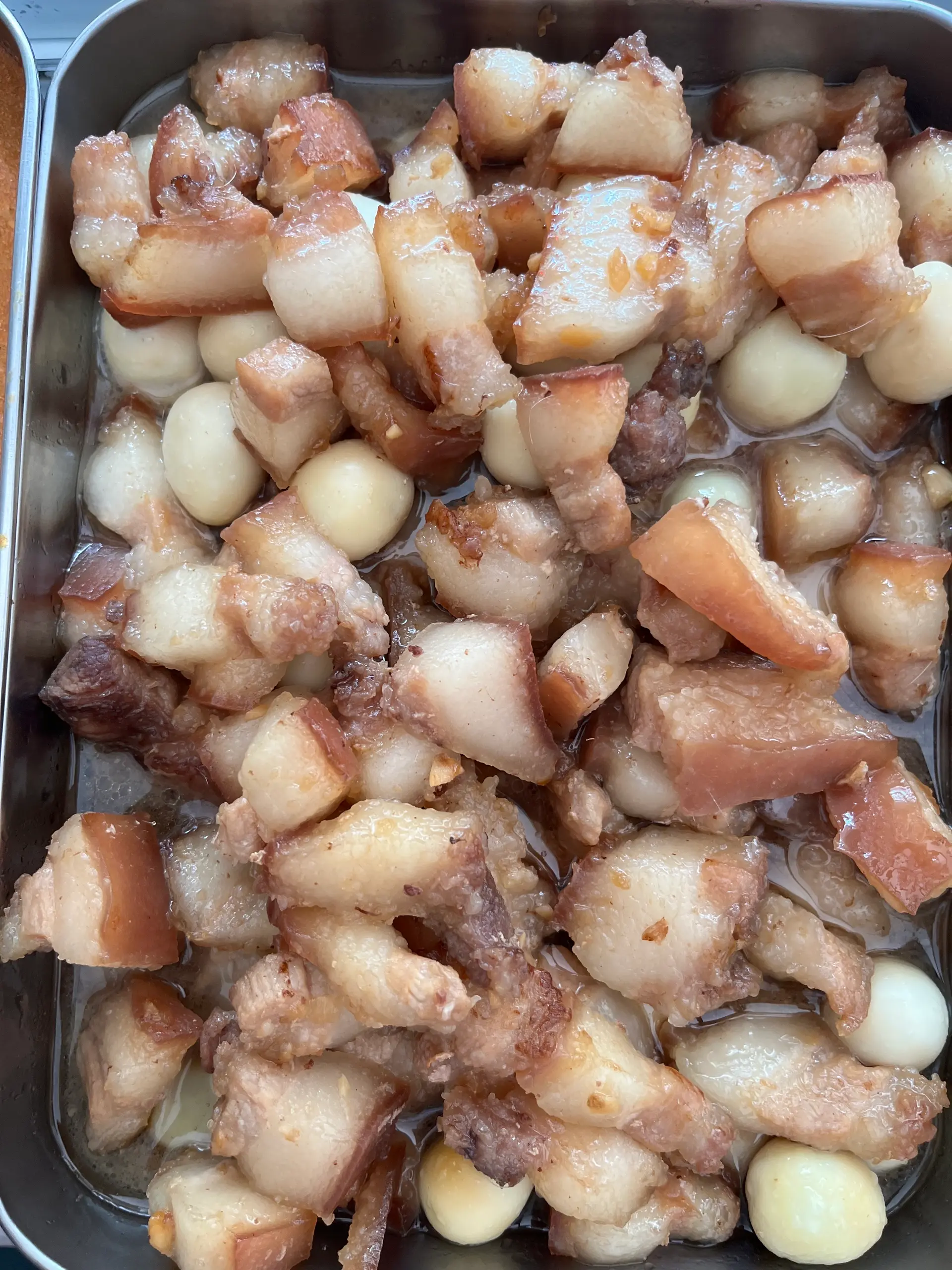 Hình ảnh Thịt kho trứng cút