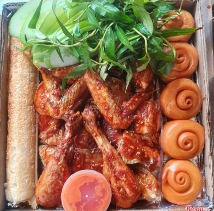 Hình ảnh Combo gà nguyên con - cơm lam - bánh bao