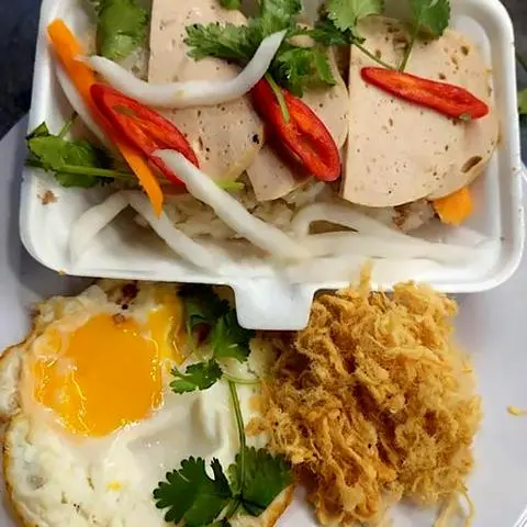 Hình ảnh  Xôi mặn pate chả trứng chà bông