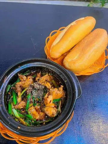 Hình ảnh Phần ếch 2 con - bánh mì