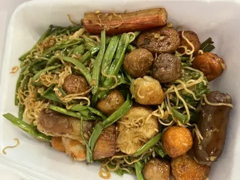 Hình ảnh Cá viên mắm tỏi thập cẩm + Mì xào 