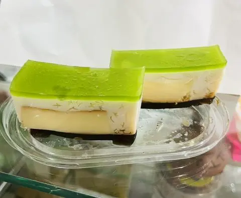 Hình ảnh 1 hộp rau câu sợi giòn full nhân flan siêu béo thơm ngon 300gr