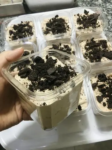 Hình ảnh Kem socola phủ oreo