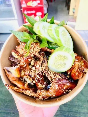 Hình ảnh 2 Con Cút + Mề Sốt Bơ Tỏi