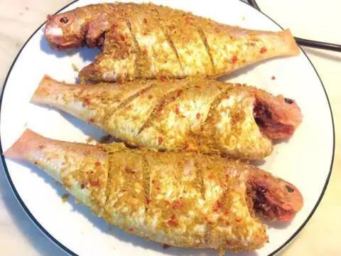 Hình ảnh Cơm cá hường chiên sả ớt