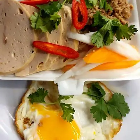 Hình ảnh Xôi mặn pate chả trứng ốp la