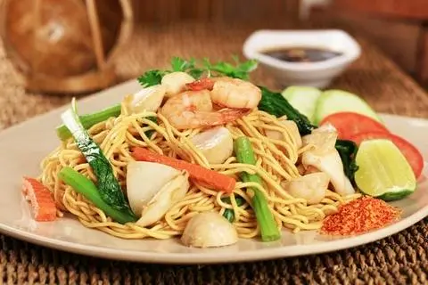 Hình ảnh mì gói xào hải sản