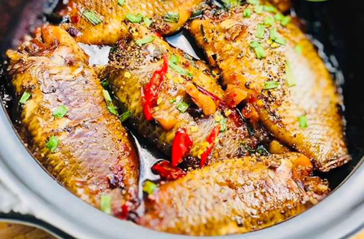 Hình ảnh Cơm cá rô kho tộ