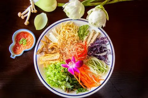 Hình ảnh Gỏi thập nhị nhân duyên chay
