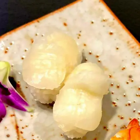 Hình ảnh Nigiri Sò điệp (1 Viên)