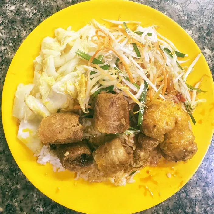 Hình ảnh Cơm rau xào tôm hùm chả ram