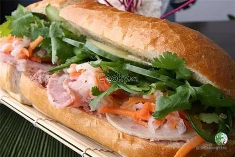 Hình ảnh Bánh Mì Chả Lụa Truyền Thống 