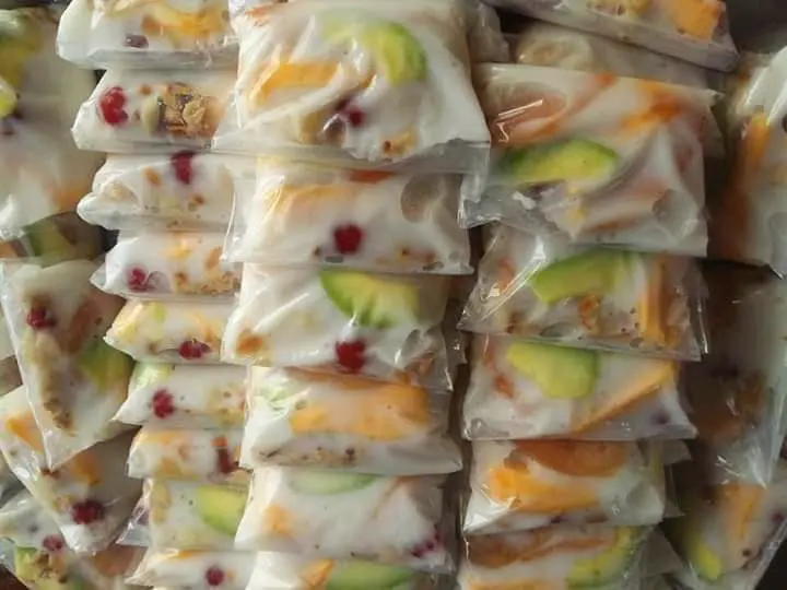 Hình ảnh Combo 5 miếng Kem chuối Bơ siêu ngon (tặng 01 rau câu nhân flan) có túi giữ nhiệt