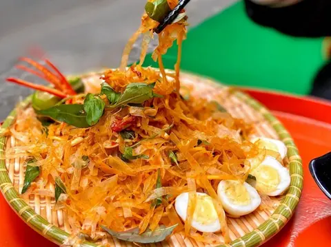 Hình ảnh Bánh tráng trộn thập cẩm nhỏ