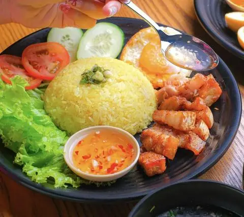 Hình ảnh Cơm ba chỉ chiên mắm tỏi 