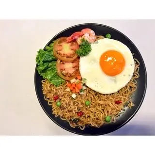 Hình ảnh Mì trộn cay Indomie ốp la