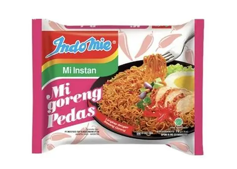 Hình ảnh mì trộn indomie trứng + xúc xích