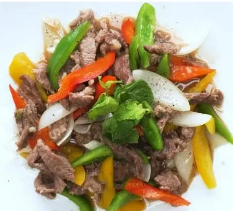 Hình ảnh Cơm bò xào ớt chuông 