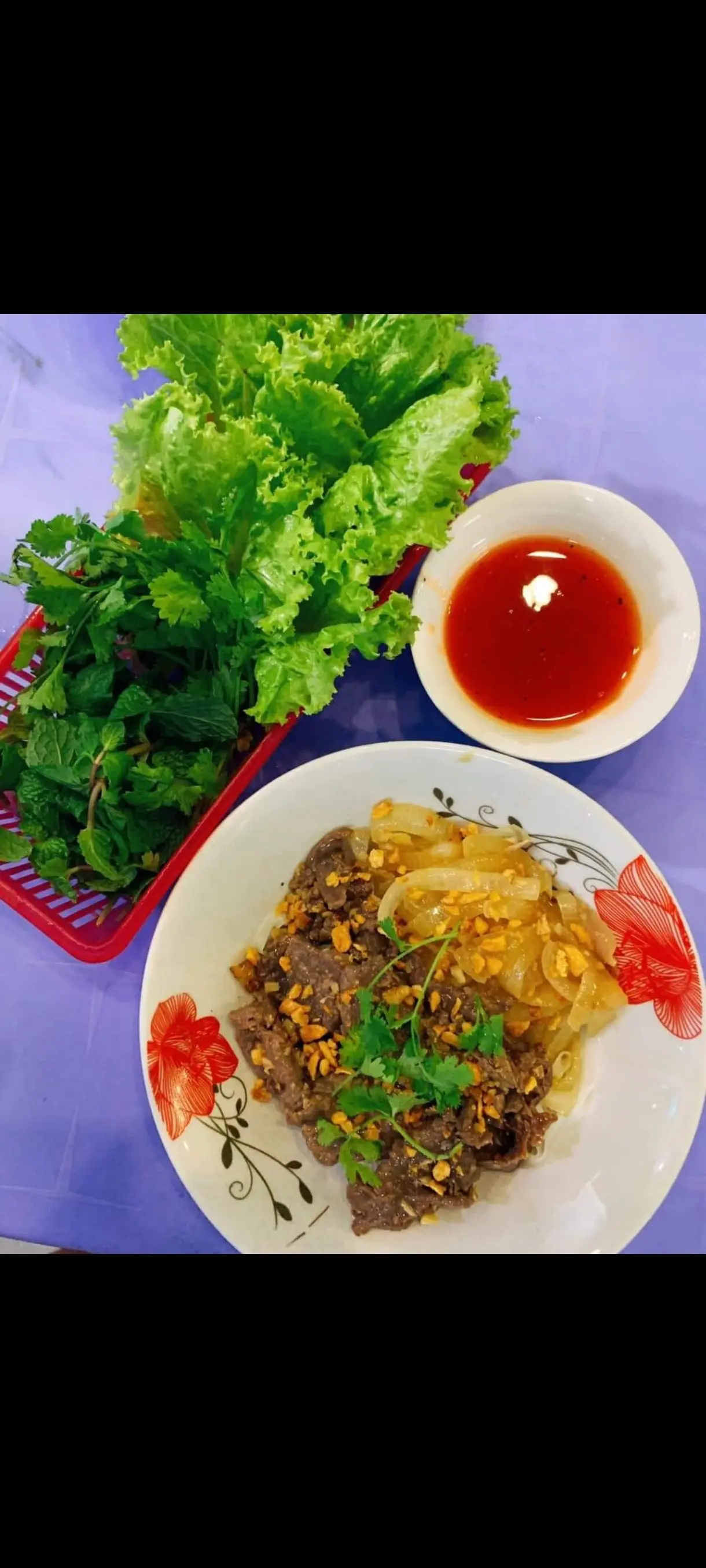 Hình ảnh Hủ tiếu trộn bò sốt chua cay ngọt - thường - trứng lòng đào