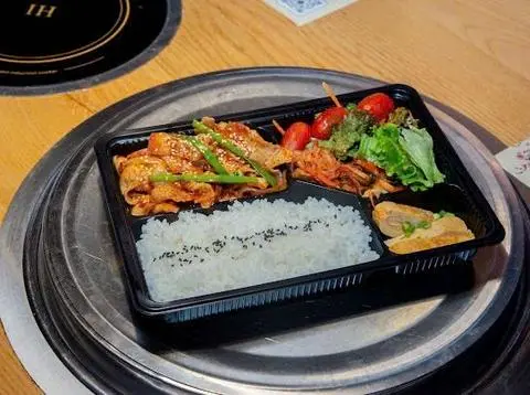 Hình ảnh Cơm heo xào kim chi 