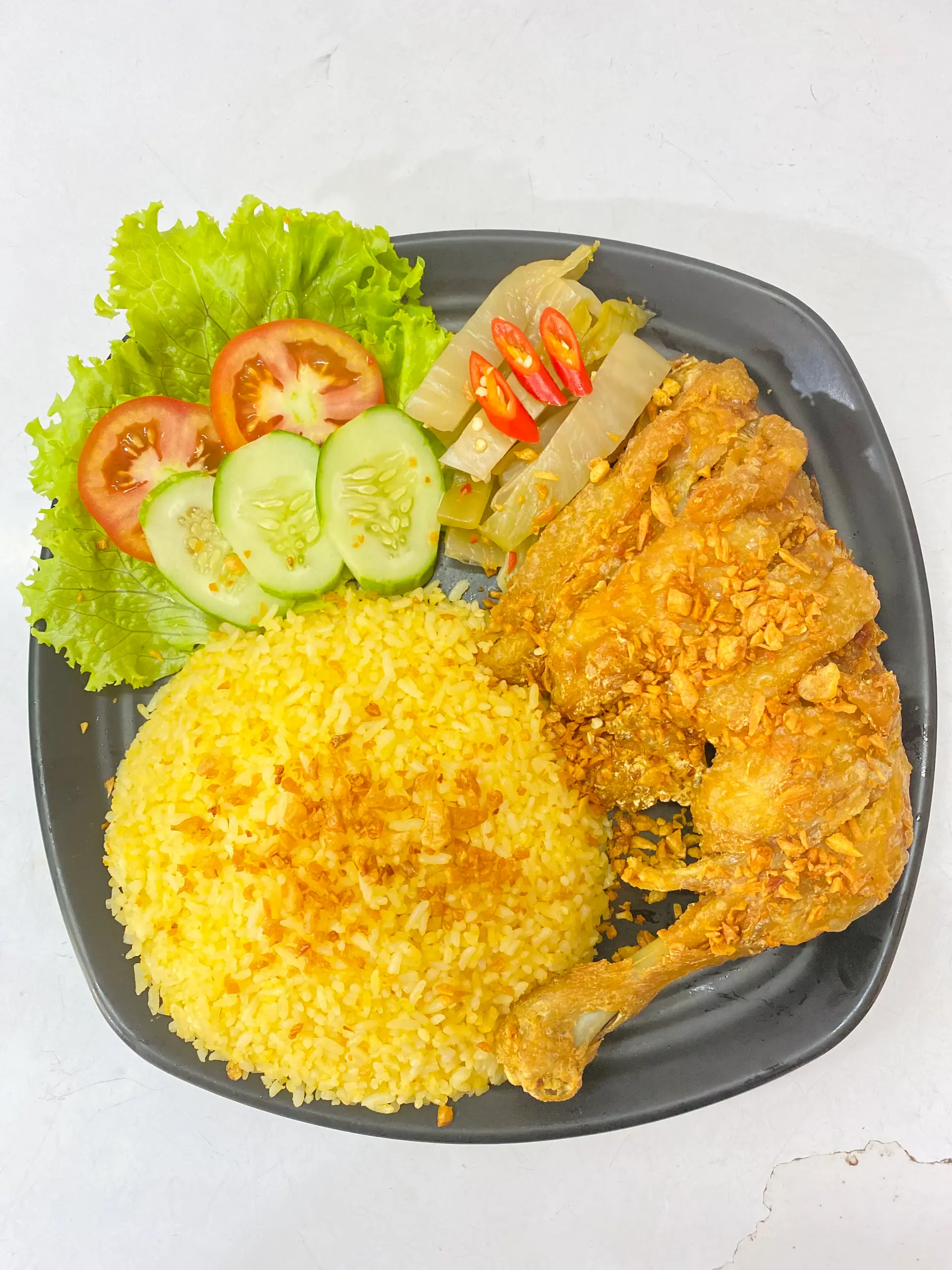 Hình ảnh Cơm gà góc tư sốt mắm tỏi