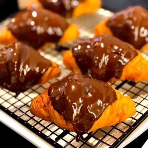 Hình ảnh Bánh croissant socola