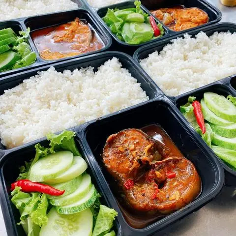 Hình ảnh Cơm niêu, thịt kho, dưa chua, canh cua