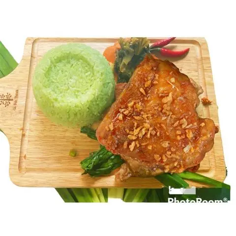 Hình ảnh Cơm gà lá dứa sốt tiêu đen 