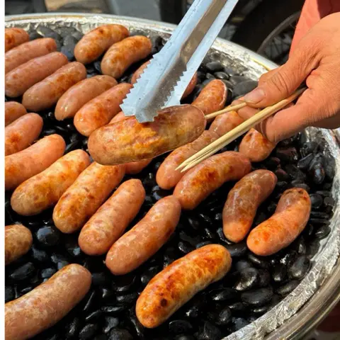 Hình ảnh Xúc Xích Nướng Đá