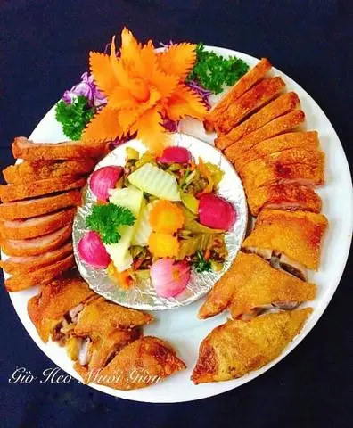 Hình ảnh Gỏi Heo Muối Chiên Giòn
