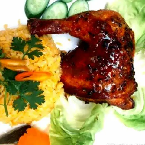 Hình ảnh Cơm đùi gà góc tư sốt tiêu đen