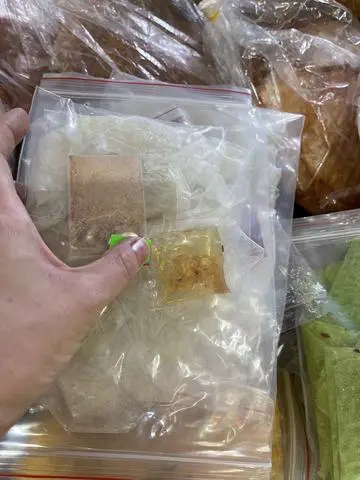 Hình ảnh Bánh tráng muối sặc Hót