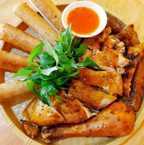 Hình ảnh Combo 1/2 Gà Nướng Lu( kèm 4 bánh bao)