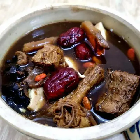 Hình ảnh Tiềm thuốc bắc chay
