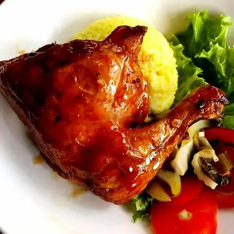 Hình ảnh Cơm góc tư đùi gà chiên muối ớt