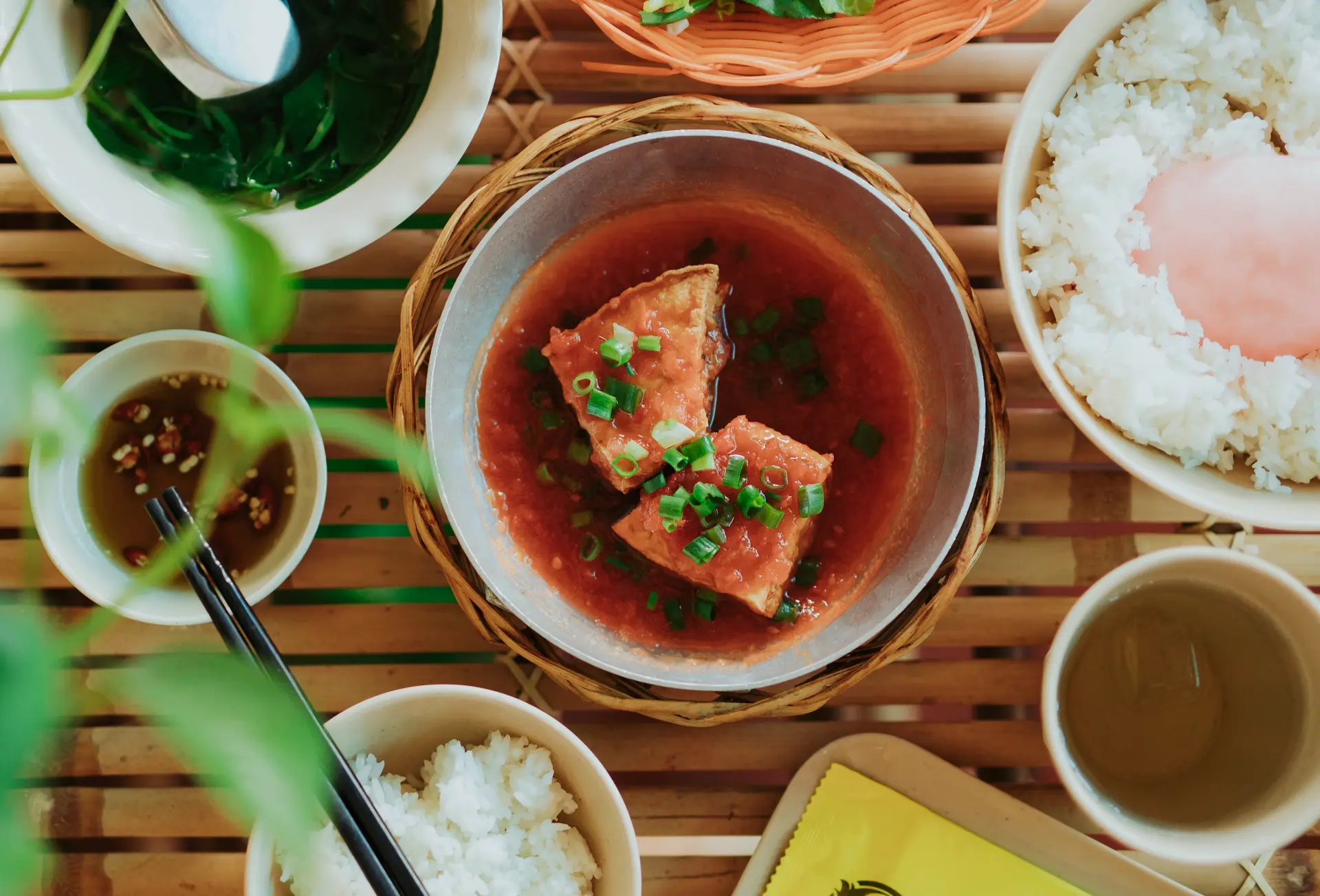 Hình ảnh Cơm Đậu Hủ Nhồi Thịt Sốt Cà