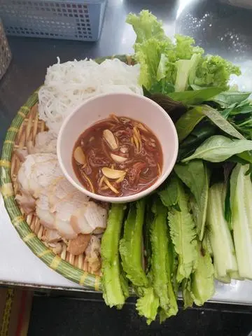 Hình ảnh thịt luộc mắm chua 
